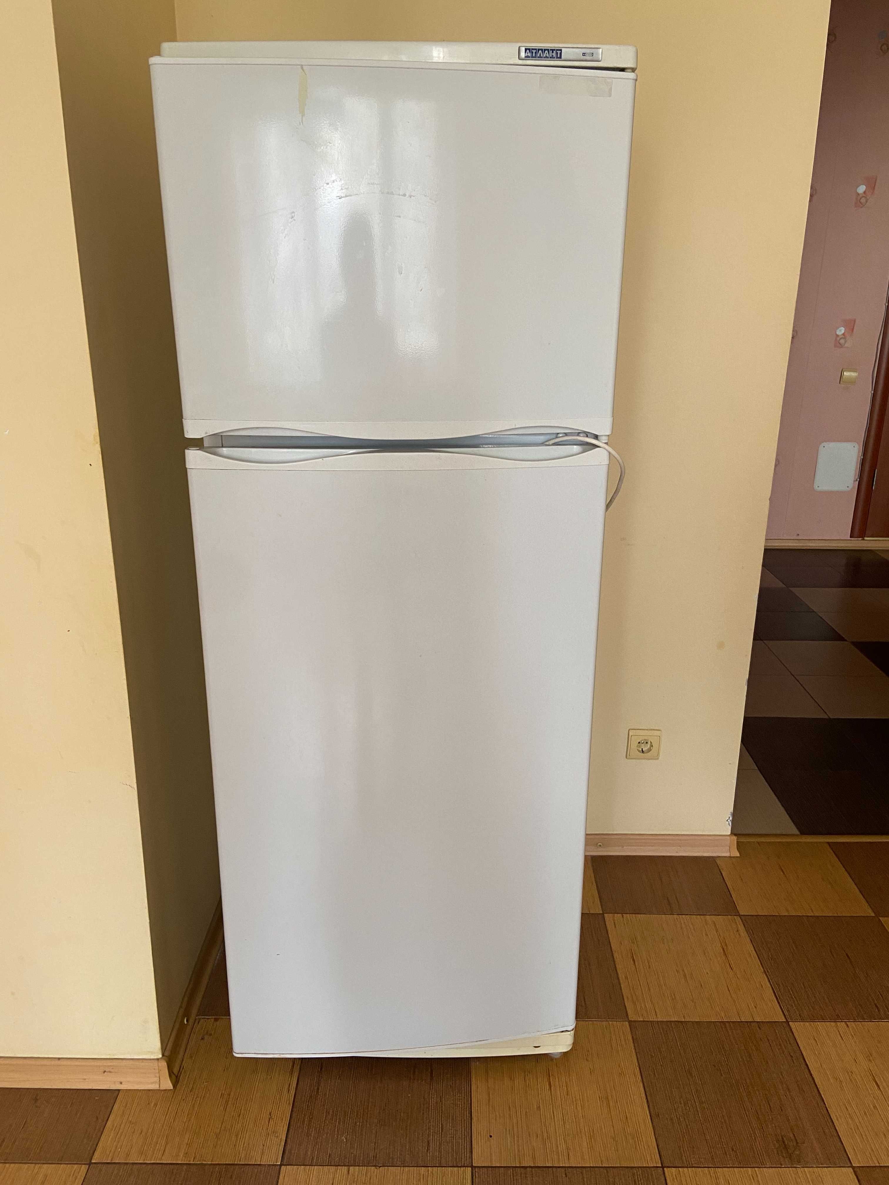 Продається холодильник Атлант