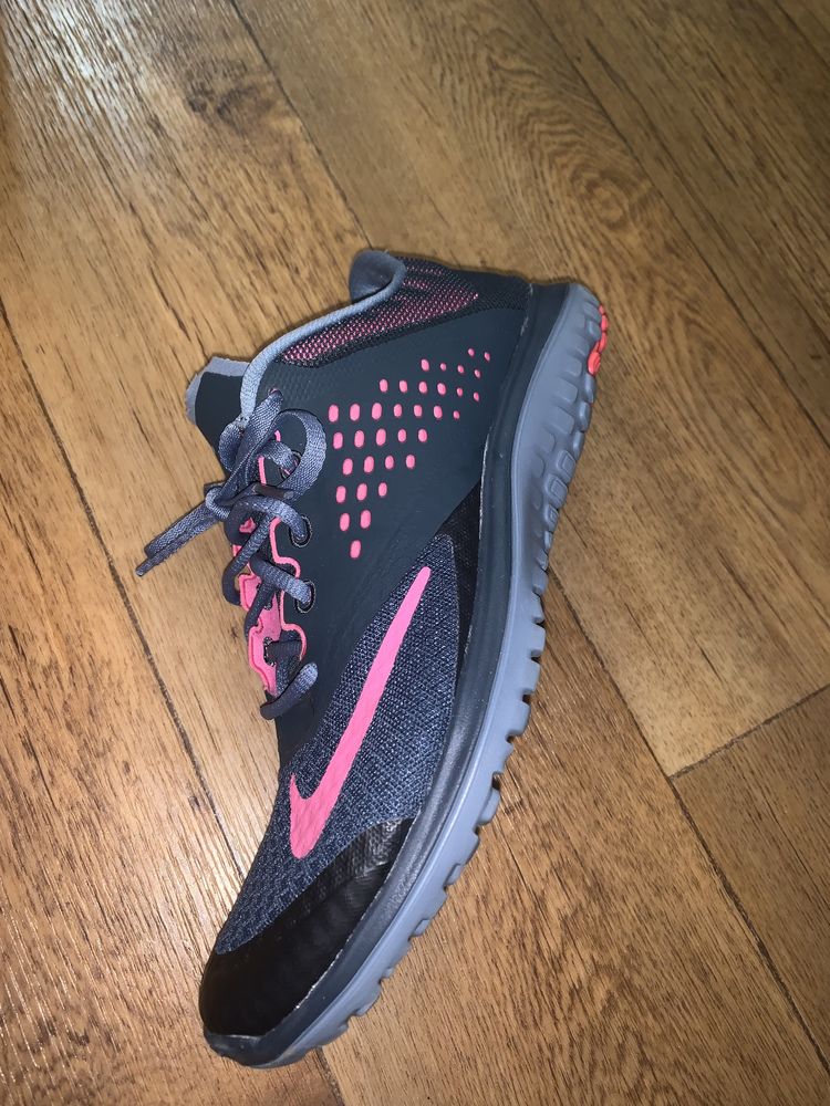 Кроссовки nike 38p.