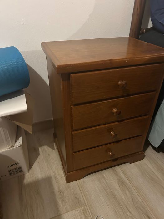 Conjunto duas mesas cabeceira e comoda