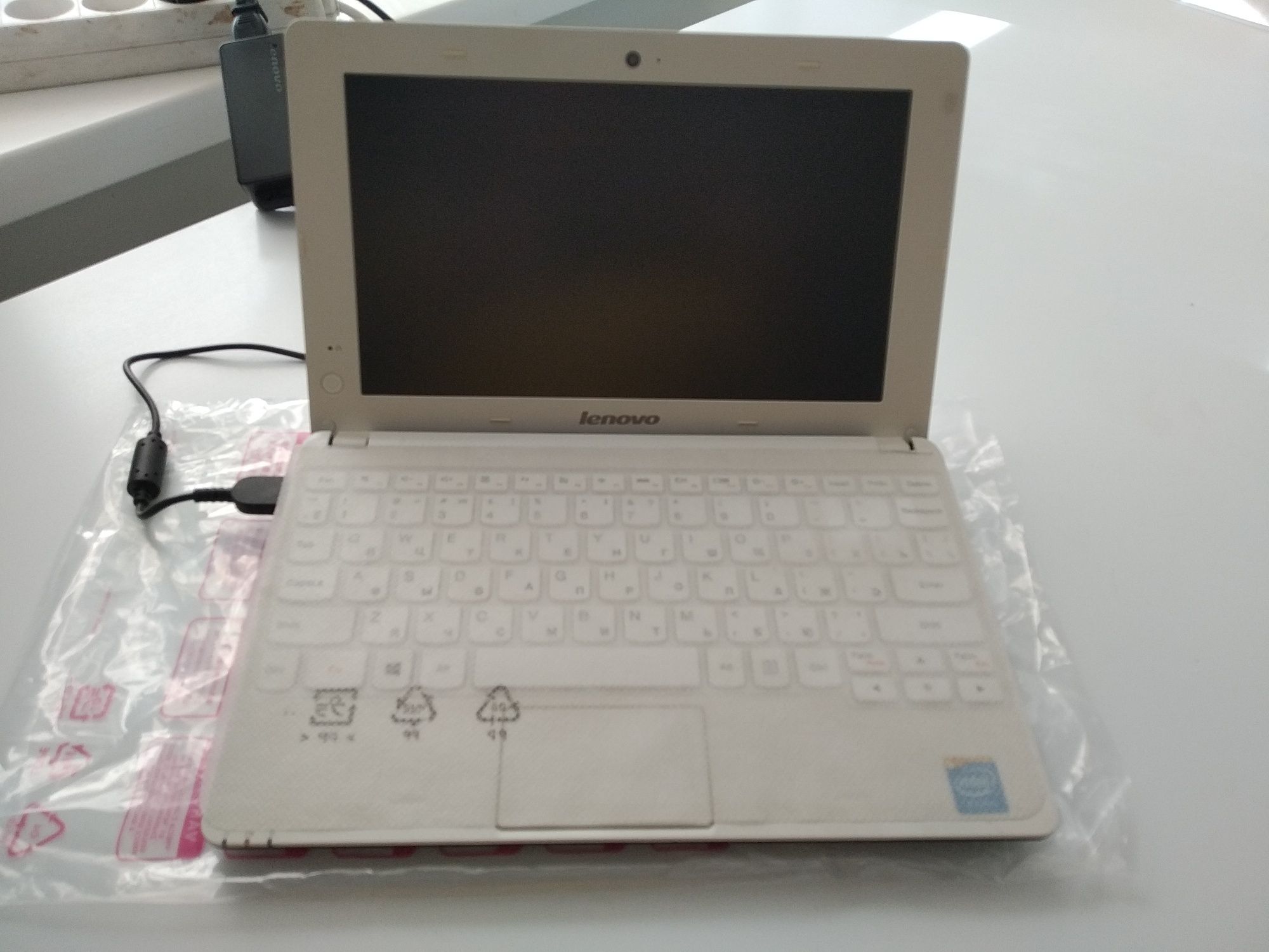 Ноутбук Lenovo Е10-30 новий білий