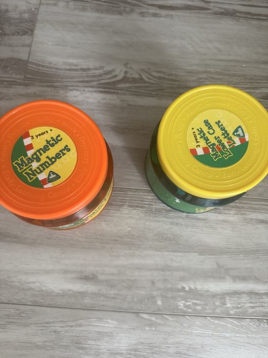 Магнітні цифри і англійські букви.Гарно для вивчення букв цифрів,