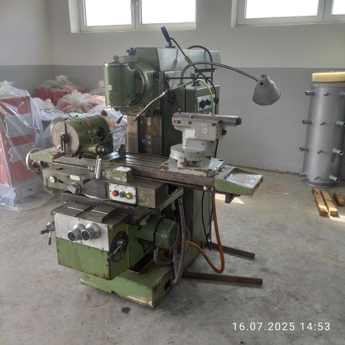 Frezarka uniwersalna FU 251