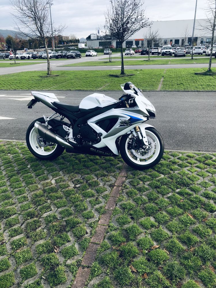 Suzuki GSXR 600 K8