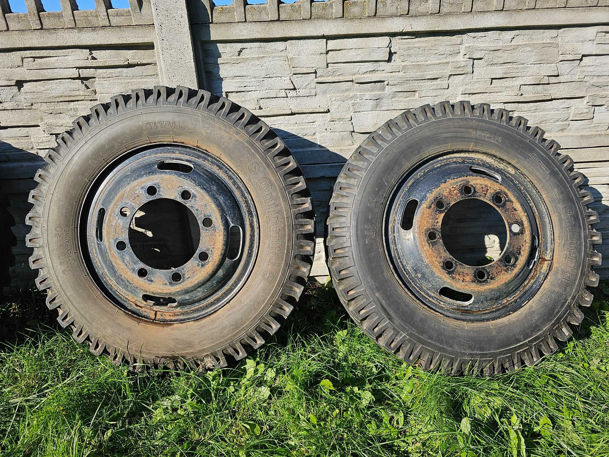 Kompletne koła do ciężarówki (opony + felgi)