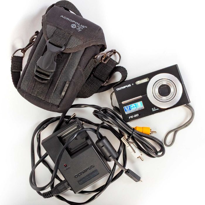 Фотоаппарат Olympus Fe 20 с кабелями, флешкой и аккумулятором