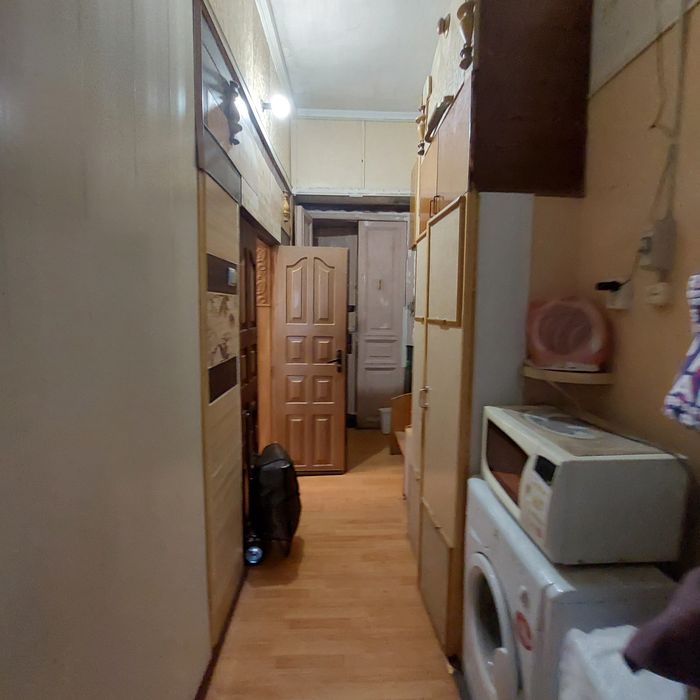 Сдам комнату в центре с одним соседом