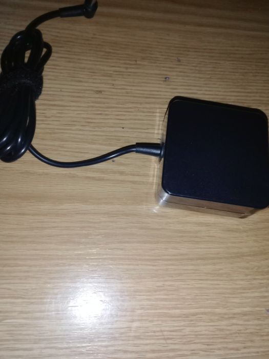 Zasilacz do LAPTOPA ASUS cienka końcówka mam też inne proszę pytać