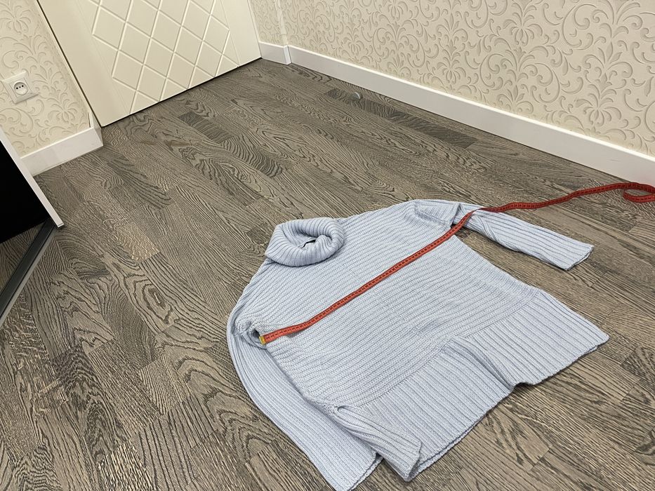 Светер жіночий голубого колору