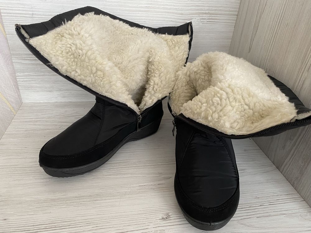 Продам женские зимние сапоги