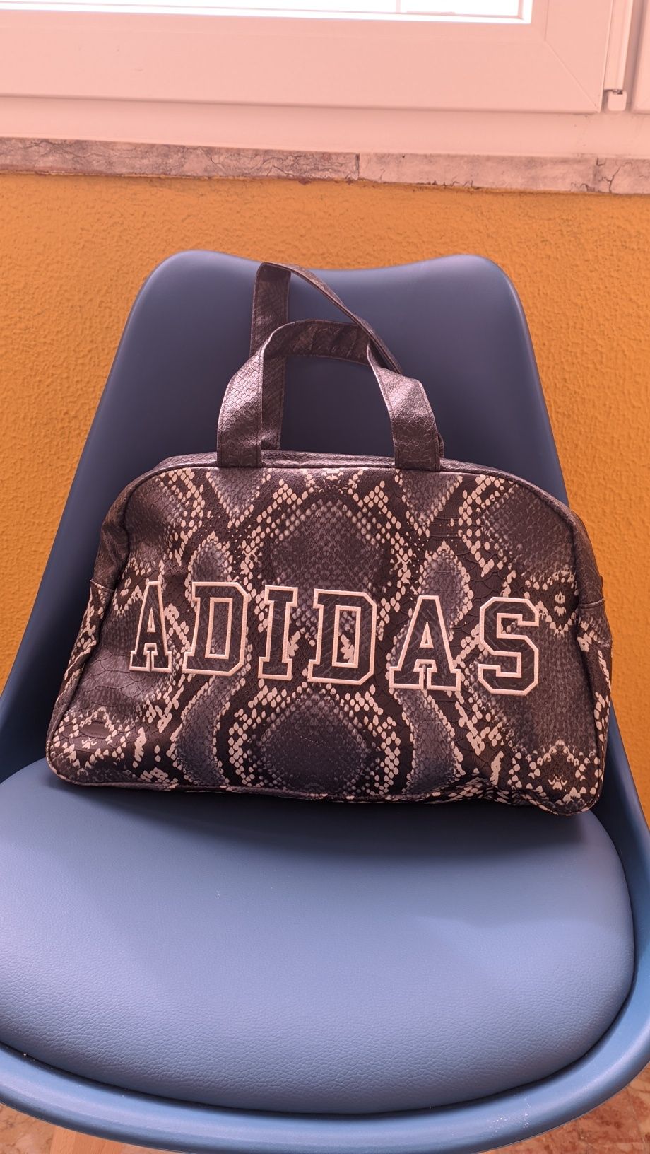 Mala ADIDAS animal print pele