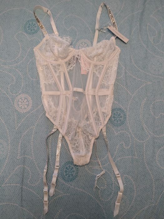 Body Victoria's Secret S stringi biale zapinki do ponczoch