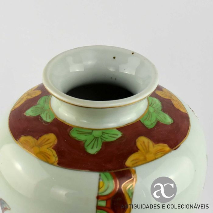 Jarra Oriental em Porcelana, pintada à mão