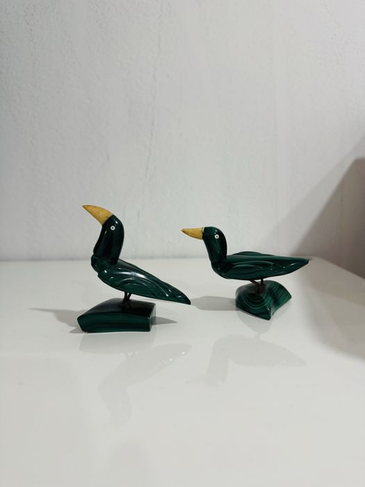 Vendo saboneteira e estatuas em malaquite