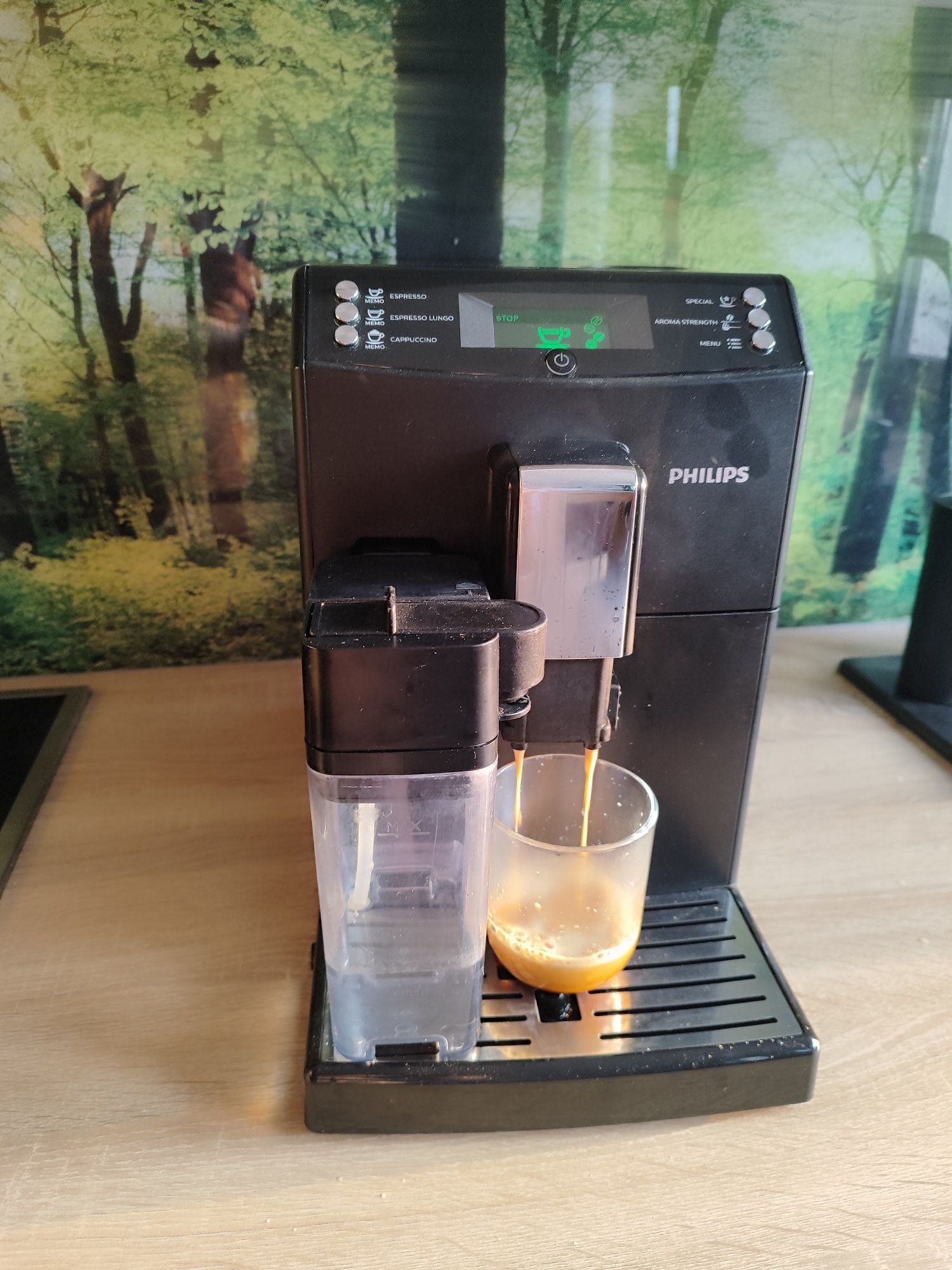 Ekspres do kawy Philips HD8834 z karafka do latte, stan bardzo dobry.