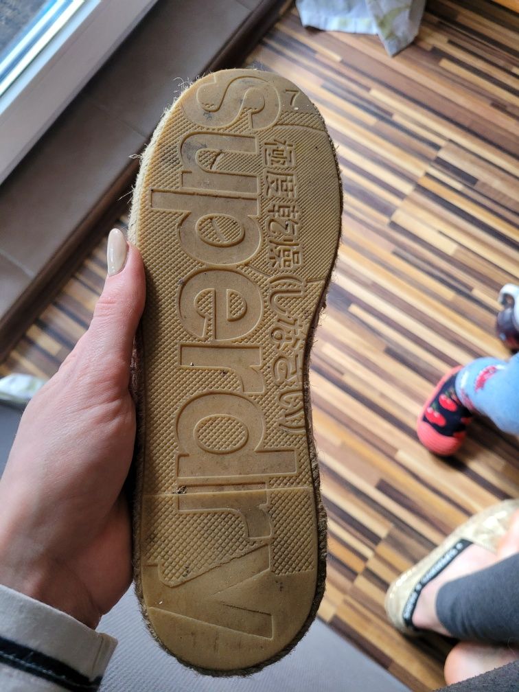 Espadryle złote marki Superdry