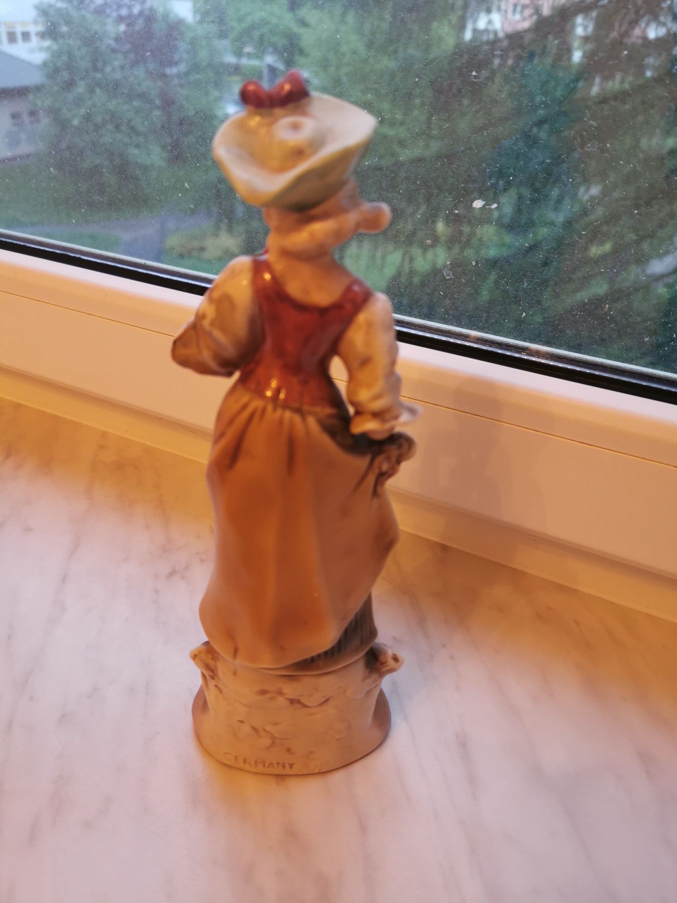 Duża oryginalna porcelanowa figurka kobiety