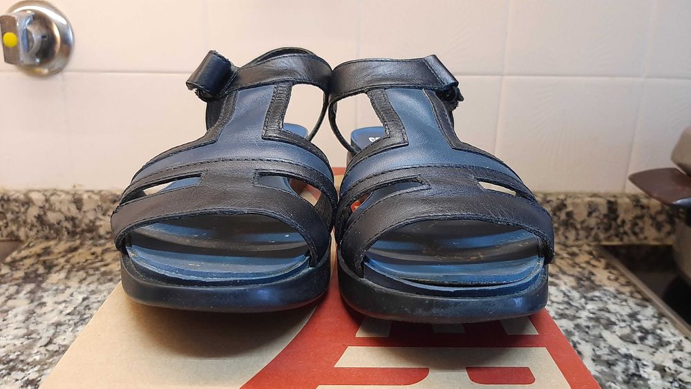 Sandálias 36, da CAMPER, azuis e pretas, em pele – bom estado