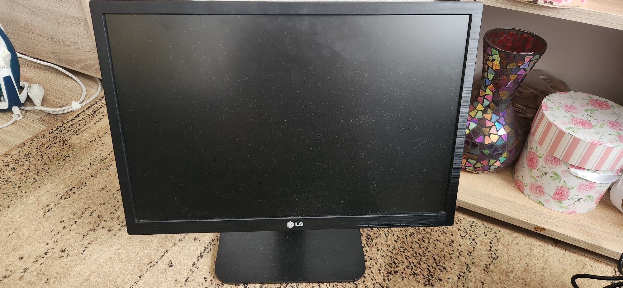 Komputer biurowy + monitor + całe okablowanie