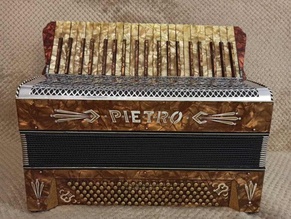 Akordeon Pietro - 3 chóry, 120 basów