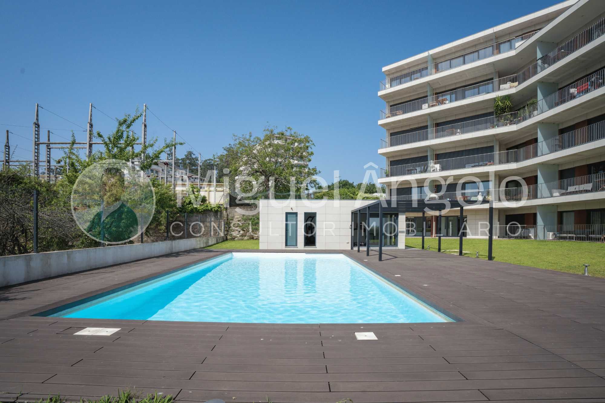 Arrendamento Antas Park T1 R/C com terraço - condomínio fechado