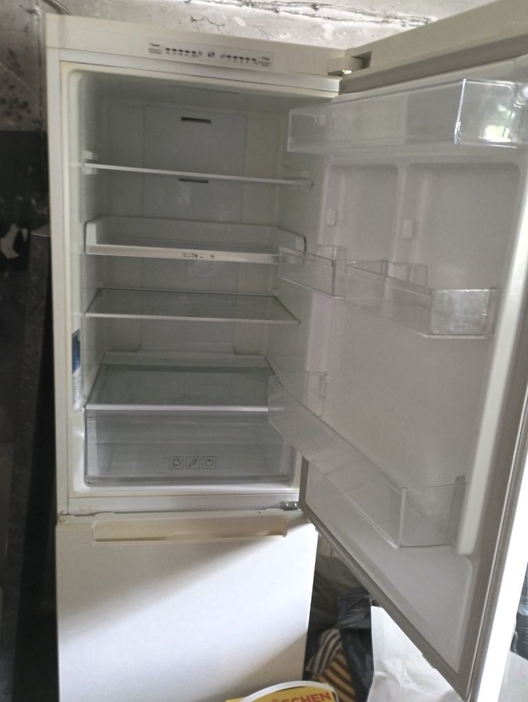 Sprzedam lodówkę wolnostojącą Samsung