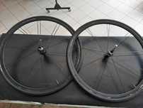 Pares rodas de estrada com pneus Bontrager Race Lite 11v