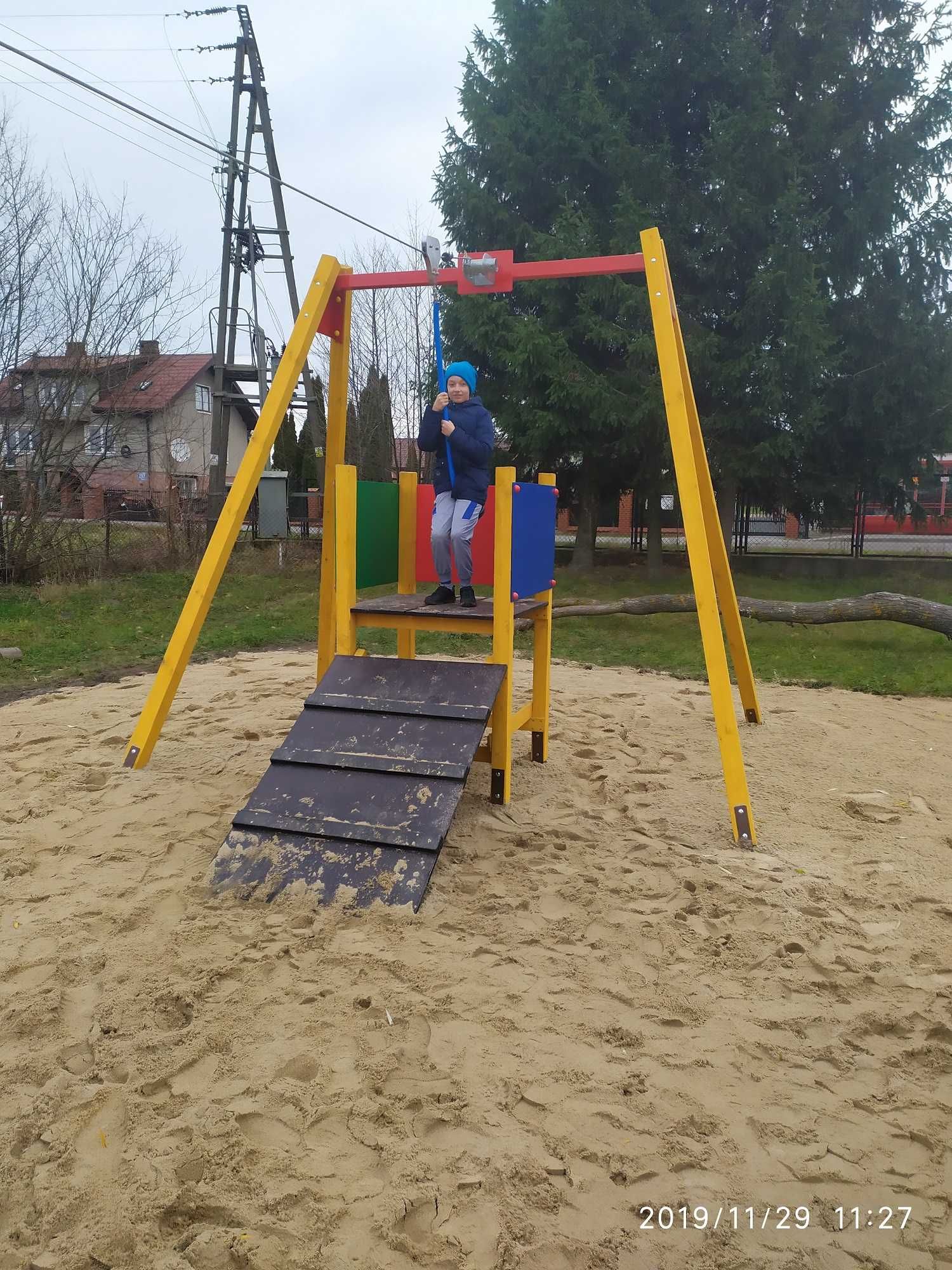 Plac zabaw Zjazd linowy Alpejski  typu "TYROLKA"