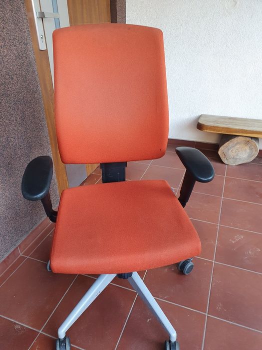 Fotel biurowy pomarańczowy