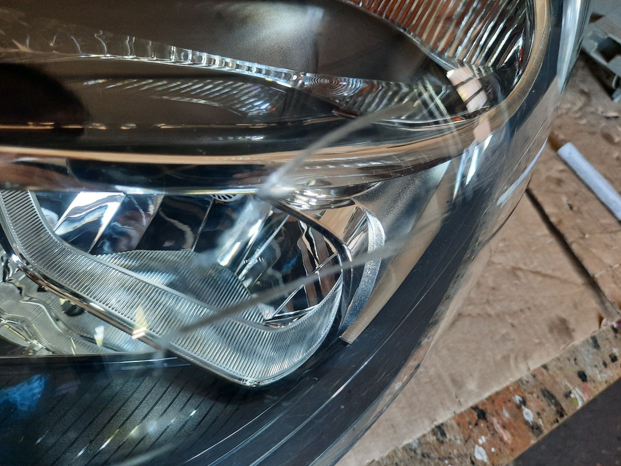 Lampa przednia lewa Mercedes B-klasa W246