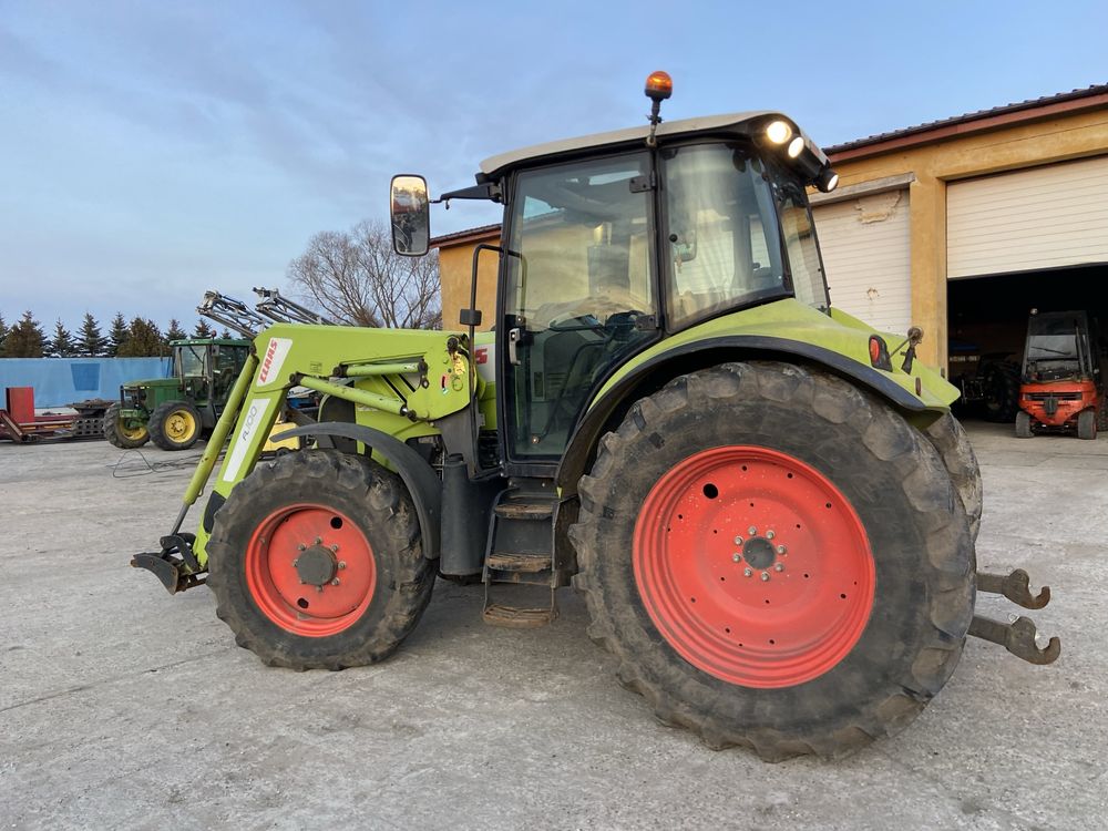 Claas Arion 410 z ładowaczem