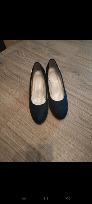 Obuwie damskie na słupku