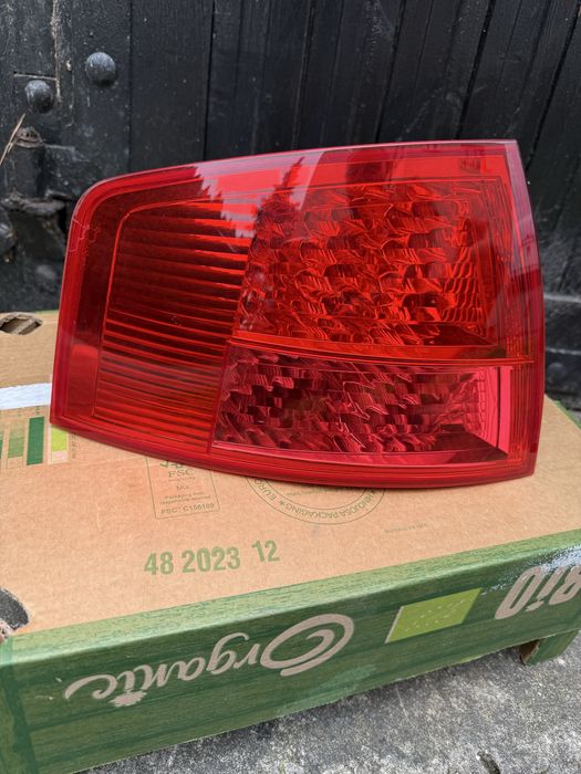 Audi A8 S8 D3 Lampa OEM 396171 lampa lewa tył