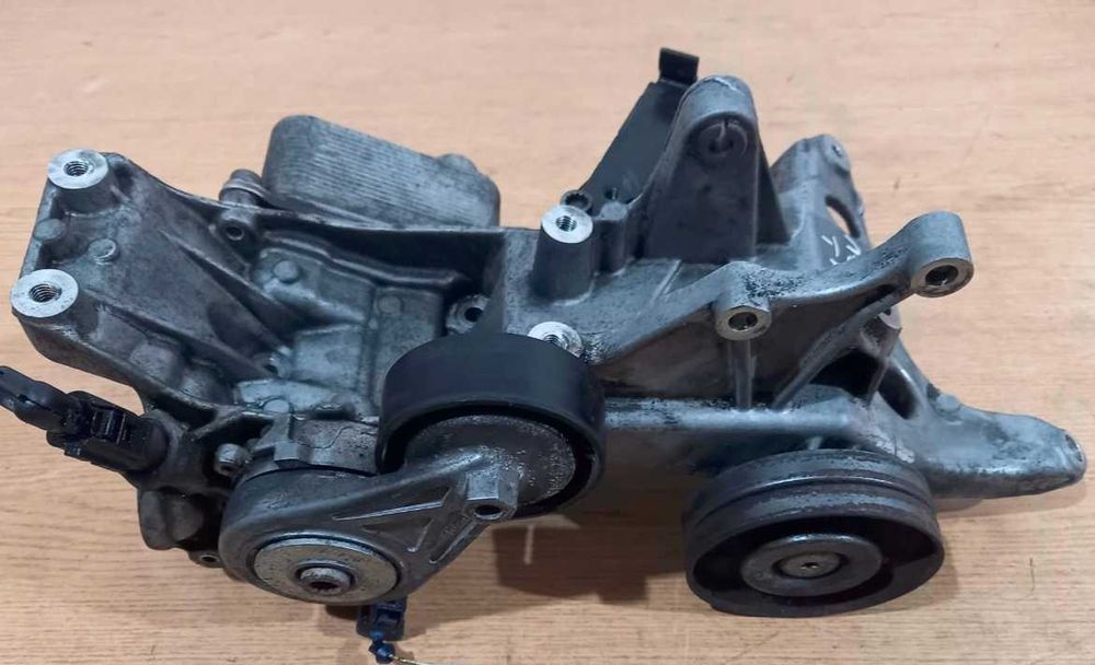 Łapa podstawa mocowanie filtra oleju alternatora 1.8 2.0 TFSI AUDI