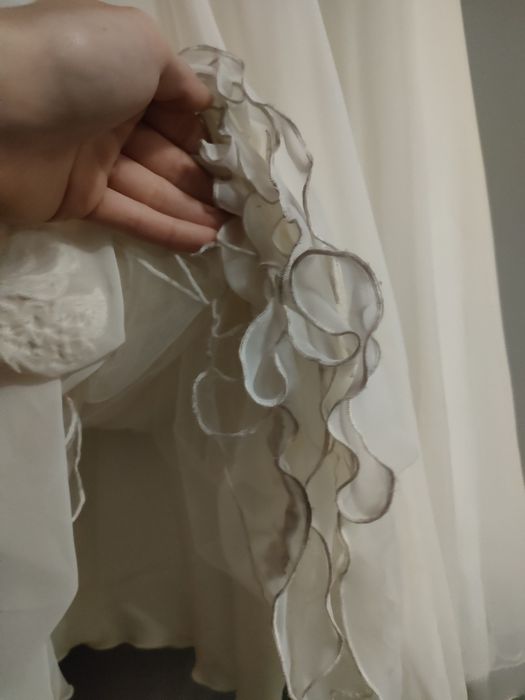 Suknia ślubna z trenem rozmiar xs/s