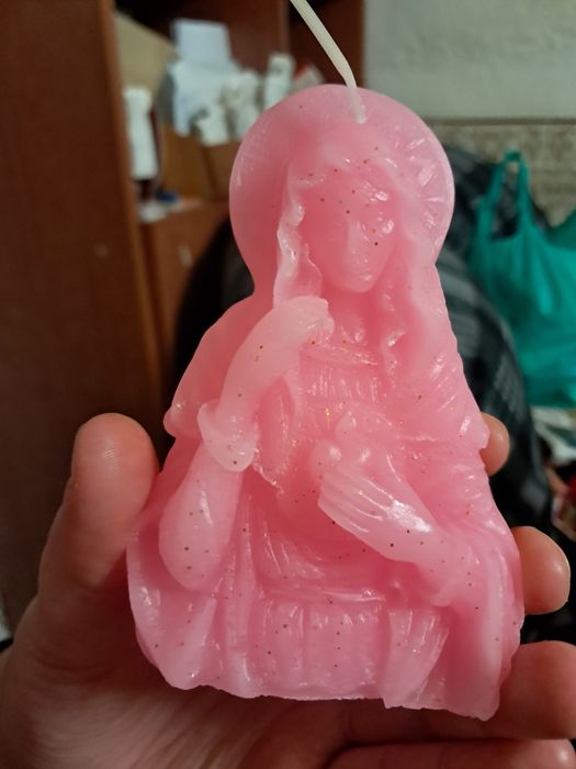 Velas em formato santos