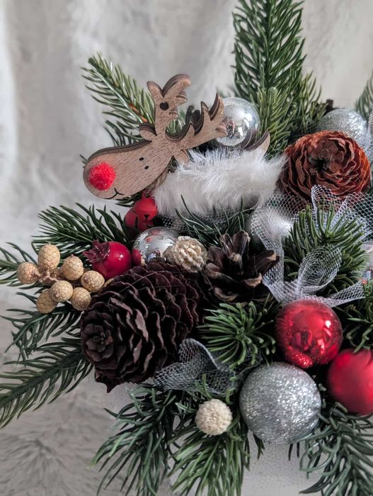 Świąteczny box stroik z reniferem rękodzieło biel czerwień srebro