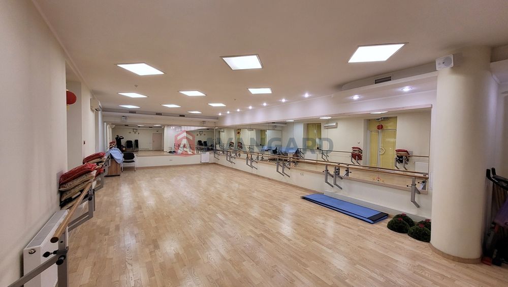 Продам приміщення в центрі, 211 м²;, 253 00 $