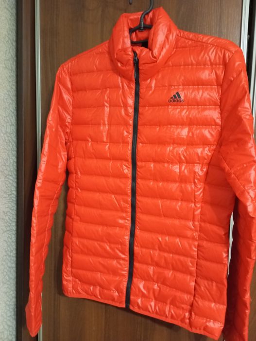 Продам пуховик Адідас