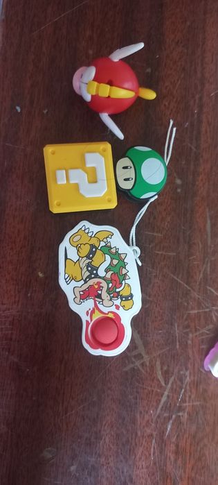 Обменяю игрушки с киндер марио