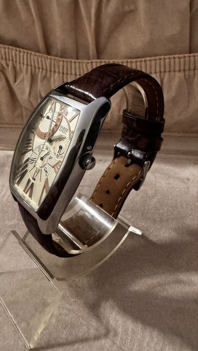 Relogio Guess steel dourado