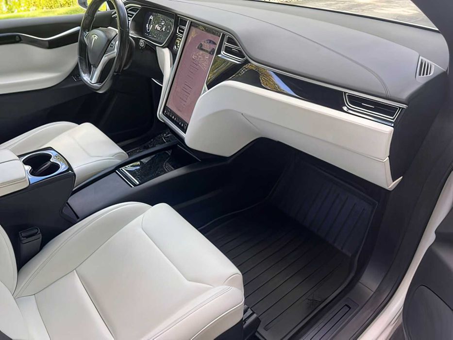 Tesla Model X      2018
