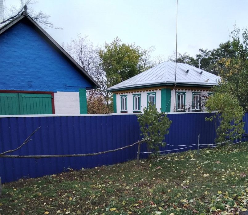 Продається будинок з усіма зручностями.