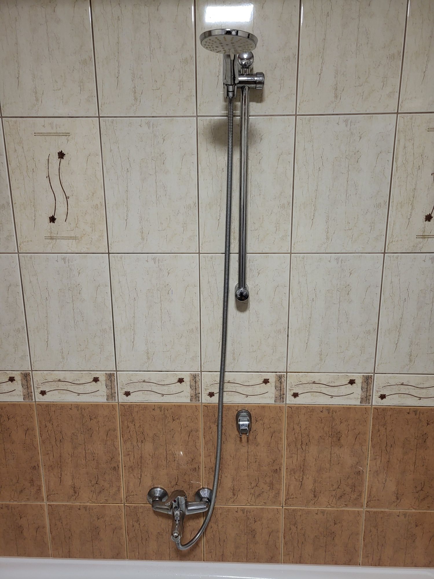 Bateria wannowa z kolumna prysznicową