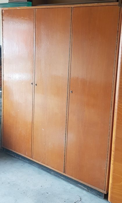 Шкаф трехстворчатый с антресолью