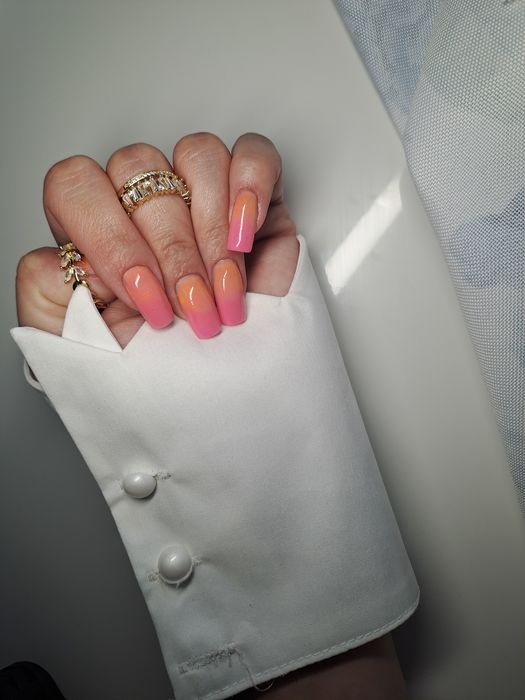 Stylizacja paznokci stacjonarnie i  mobilnie