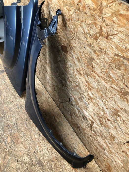 Błotnik przedni lewy prawy Pathfinder/Navara lift kolor b25