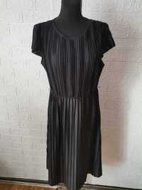 sukienka xl cena 35 zł czarna piękna plisowana