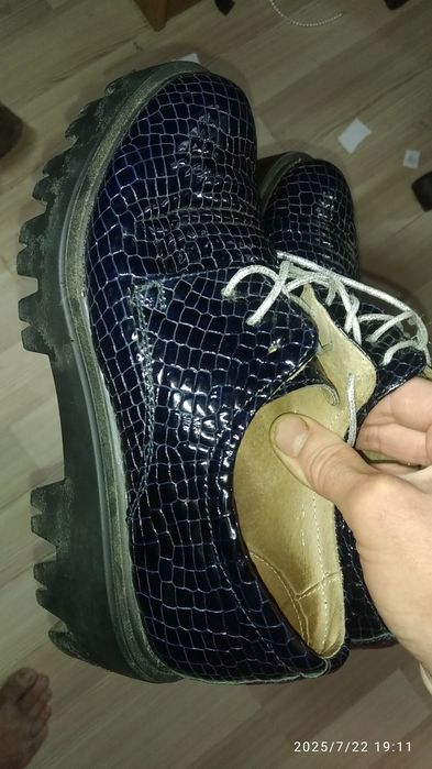 Туфлі полу ботинки осінні шкіряні жіночі 37 р