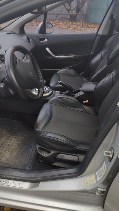 Продам Пежо 308св. Экономная машина, в максимально комплектации.