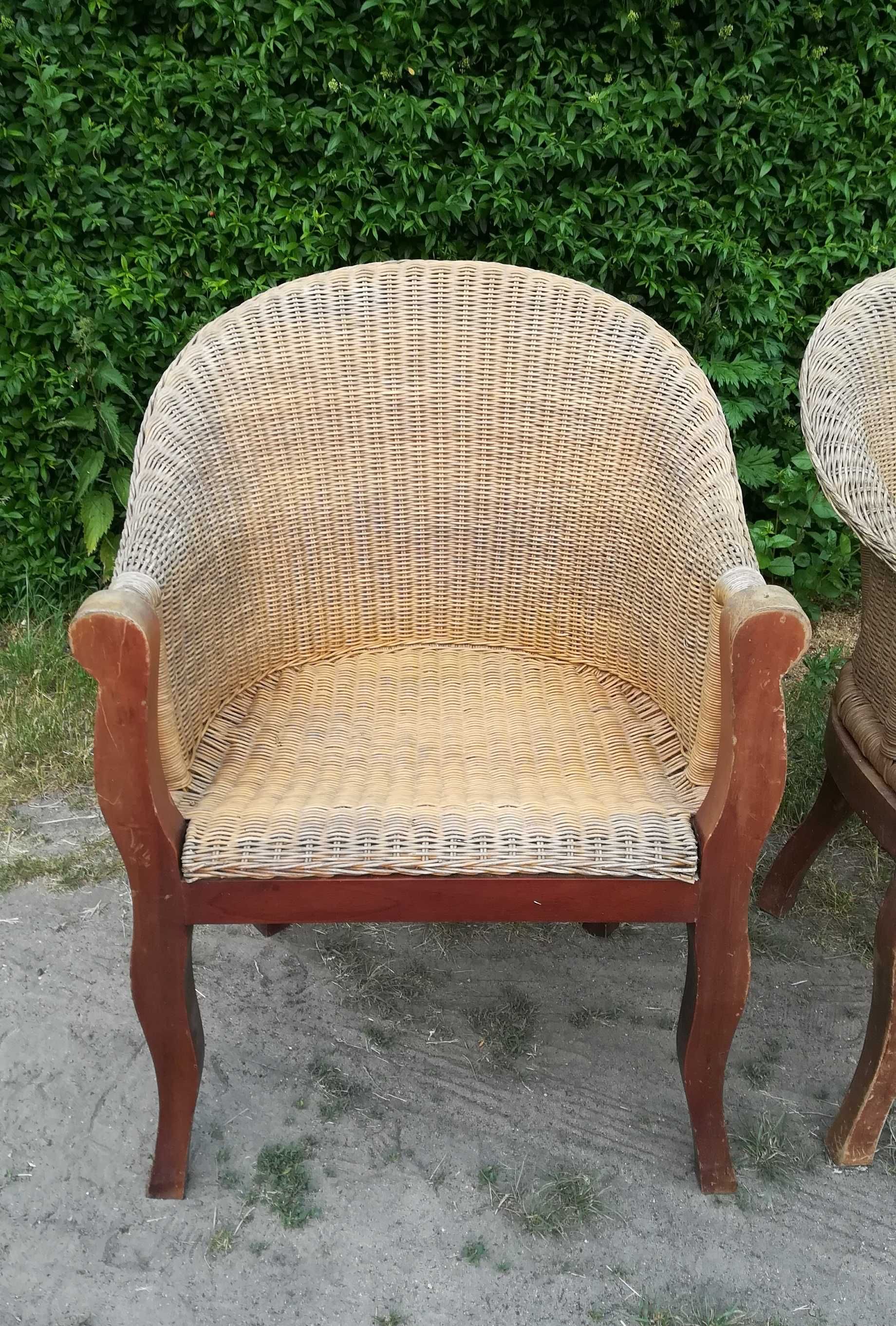 Krzesła wiklina z drewnem